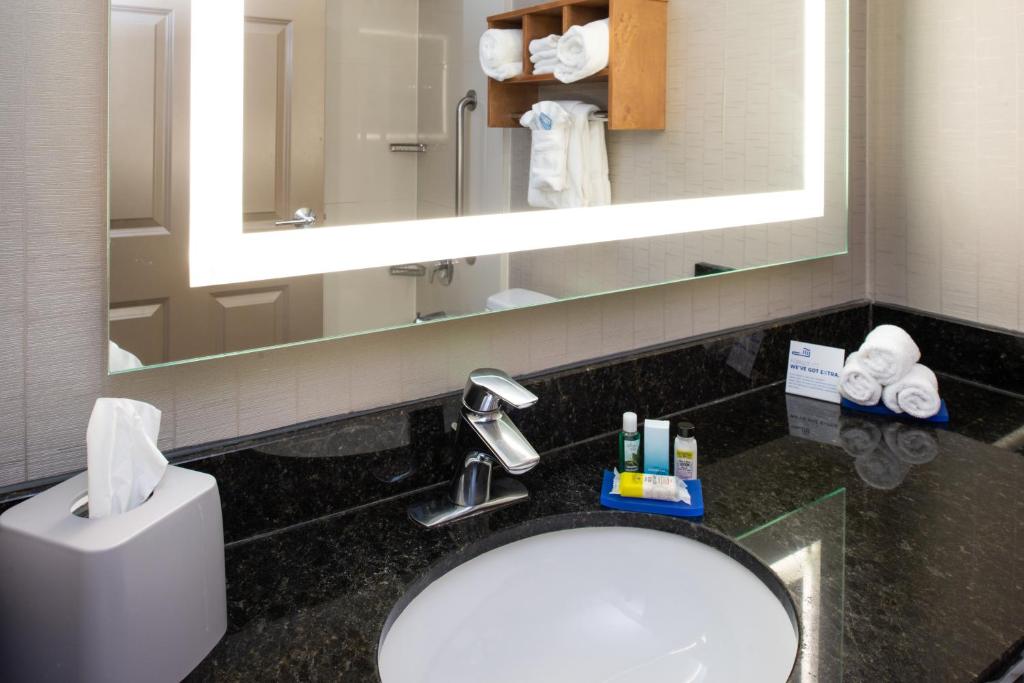 Holiday Inn Express San Francisco Airport South, an IHG Hotel - 
