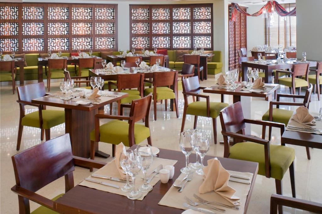 Restaurace v ubytování Crowne Plaza Sohar by IHG
