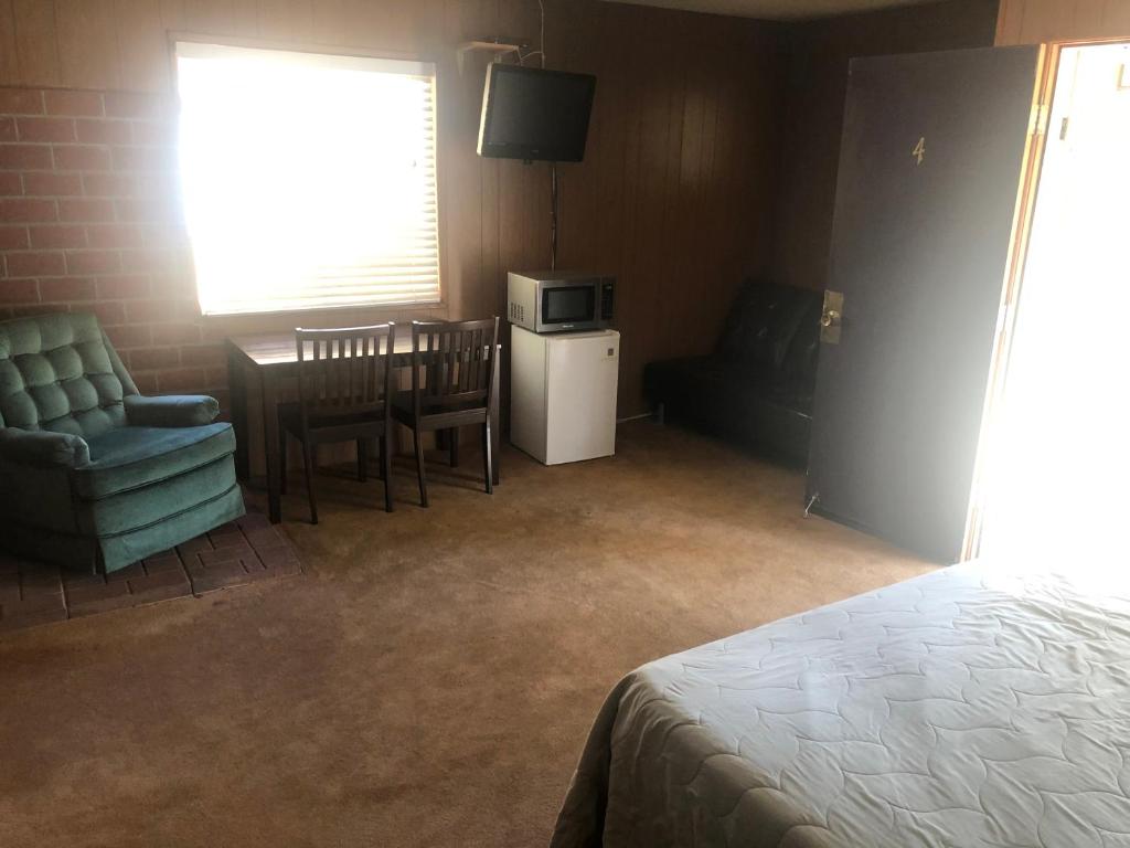Mountain View Cabins - Deluxe Queen Room