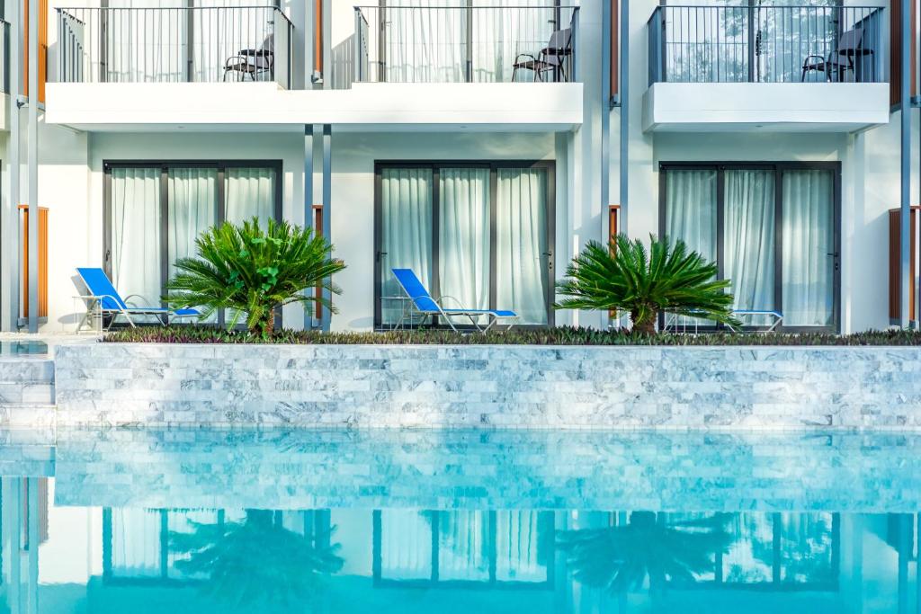 Bazén v ubytování Seabed Grand Hotel Phuket - SHA Extra Plus nebo v jeho okolí