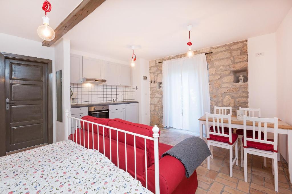 a kitchen and a bedroom with a bed and a table at Old town studio and apartment in Vrsar