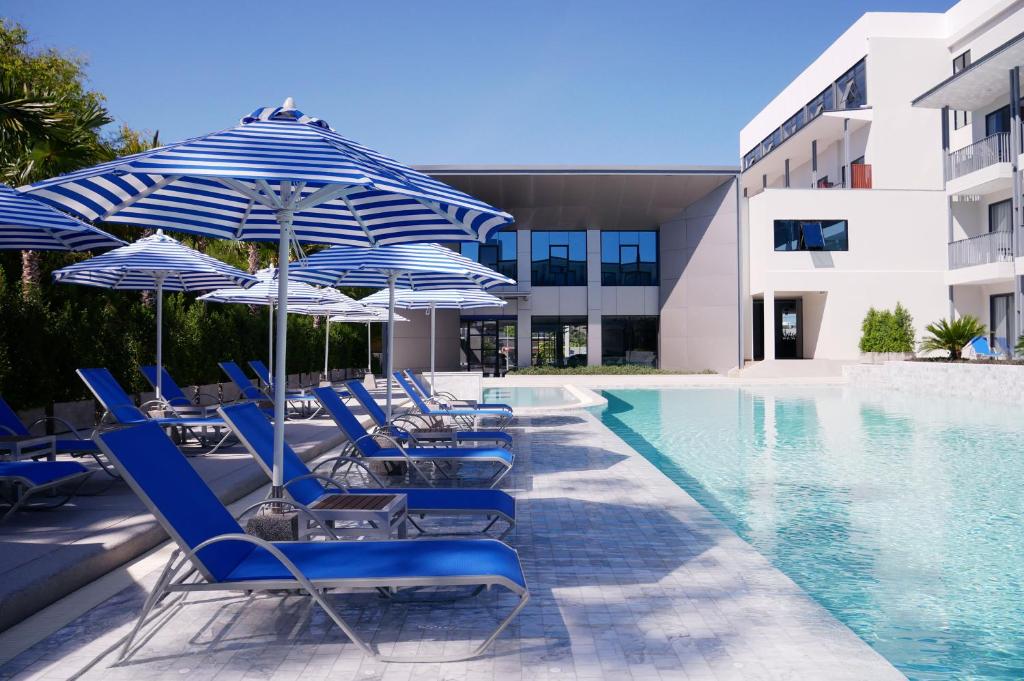 Bazén v ubytování Seabed Grand Hotel Phuket - SHA Extra Plus nebo v jeho okolí