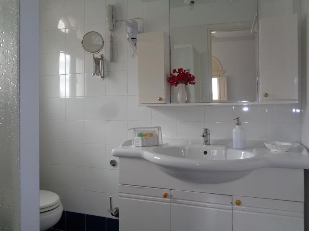 Koupelna v ubytování Porto Scoutari Romantic Hotel