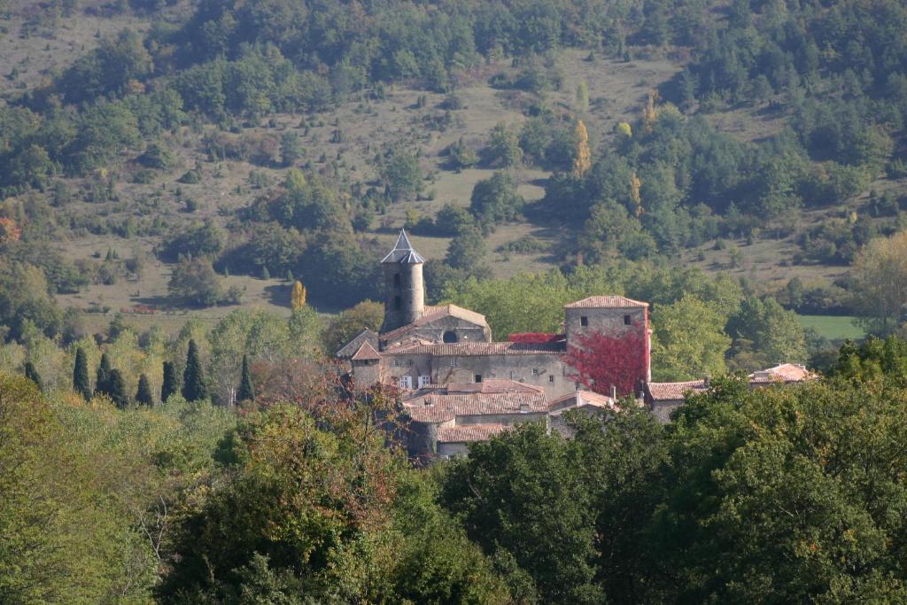 Гледка от птичи поглед на Château de Camon