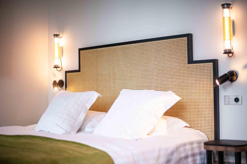 Postel nebo postele na pokoji v ubytování Hôtel Mille Pas