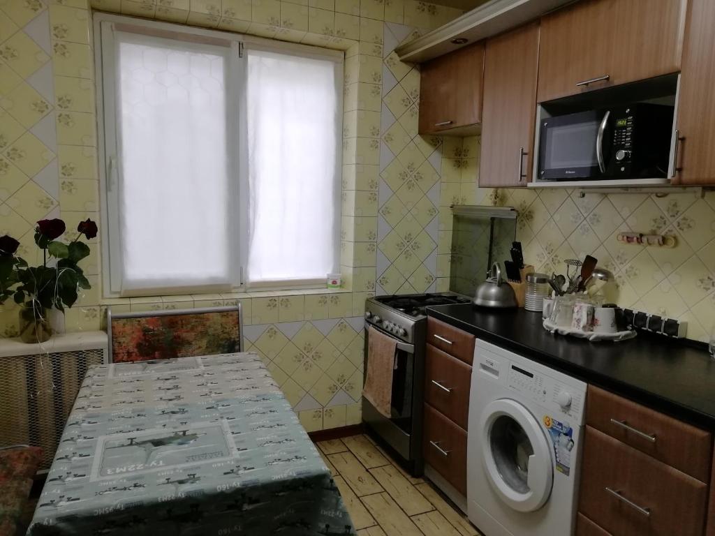 Kuchyň nebo kuchyňský kout v ubytování Hostel "От рассвета до заката"