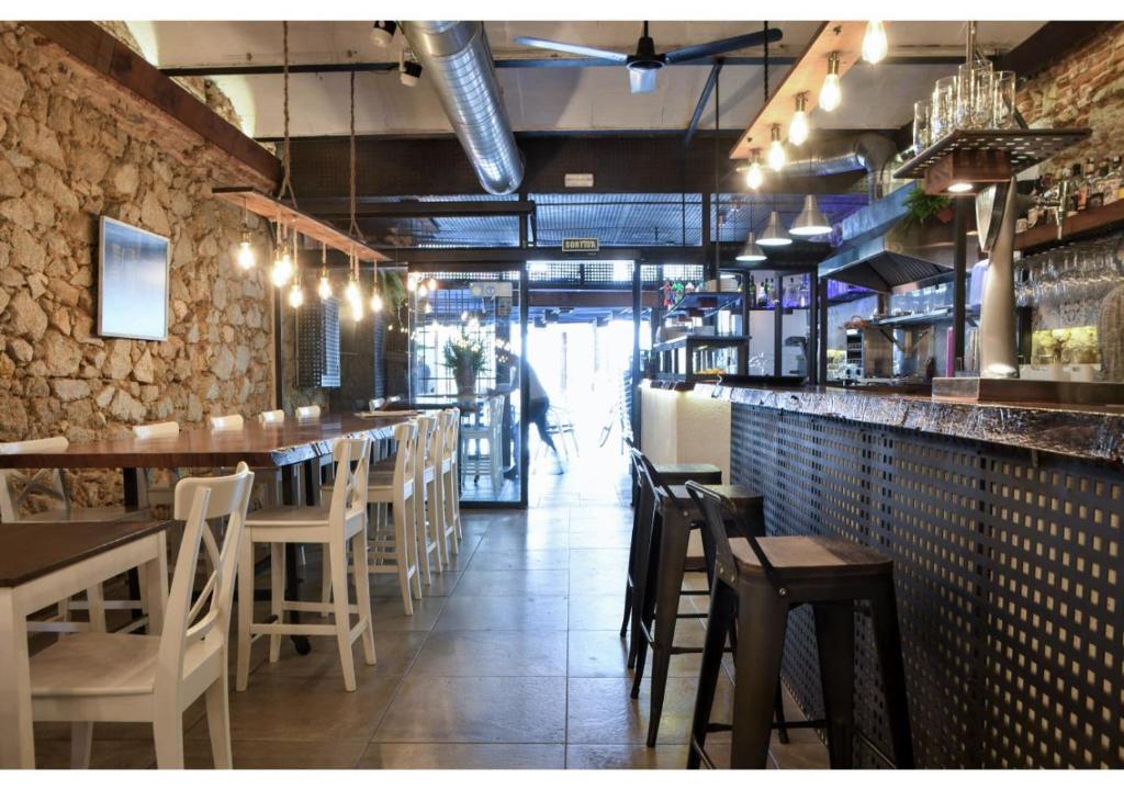 Un restaurante o sitio para comer en L'Hostalet de Canet