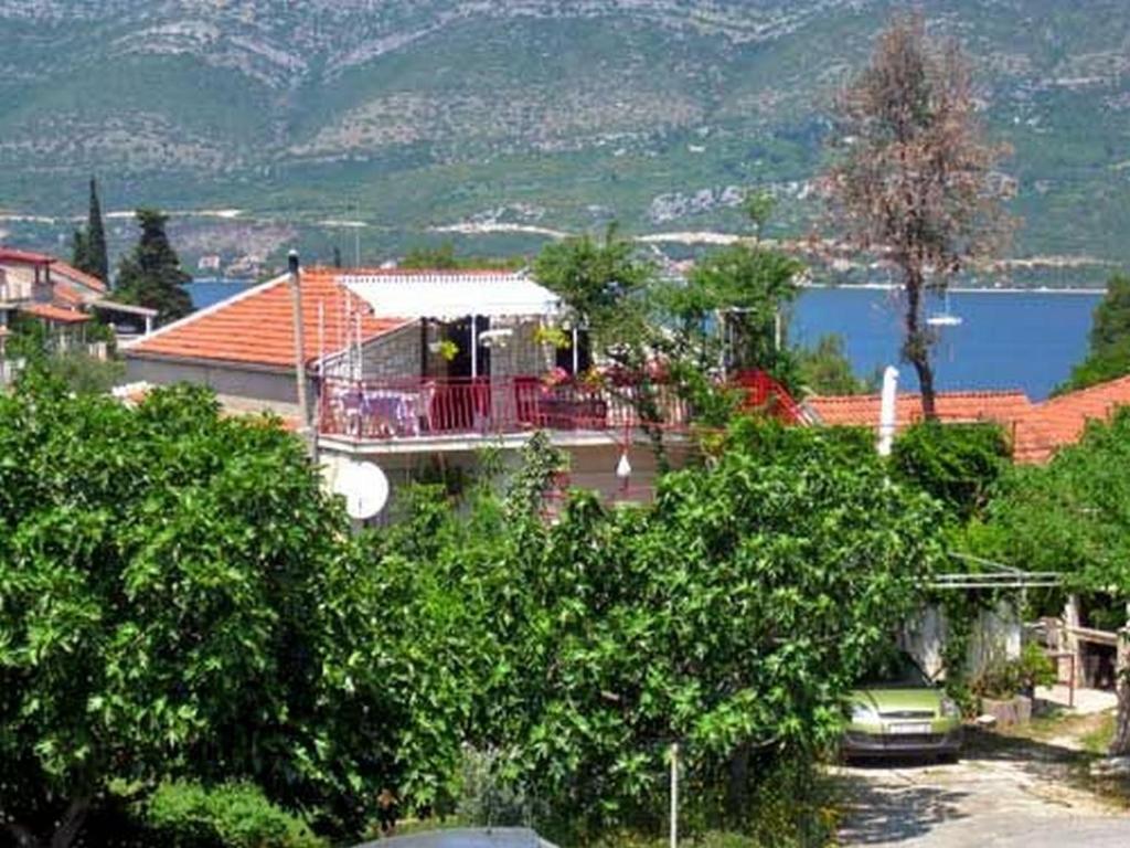 Casa con porche y vistas al lago en Apartment Jasenka en Korčula