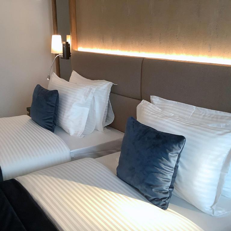 Postel nebo postele na pokoji v ubytování Central Point Hotel Beograd