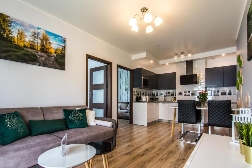 Kuchyňa alebo kuchynka v ubytovaní Apartamenty Izerskie - ul. Cicha 13H-I