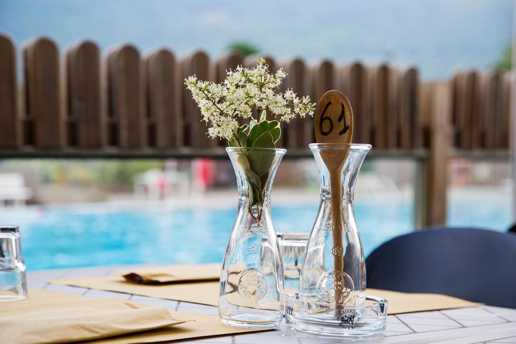 Bazén v ubytovaní Camping Del Sole Village alebo v jeho blízkosti