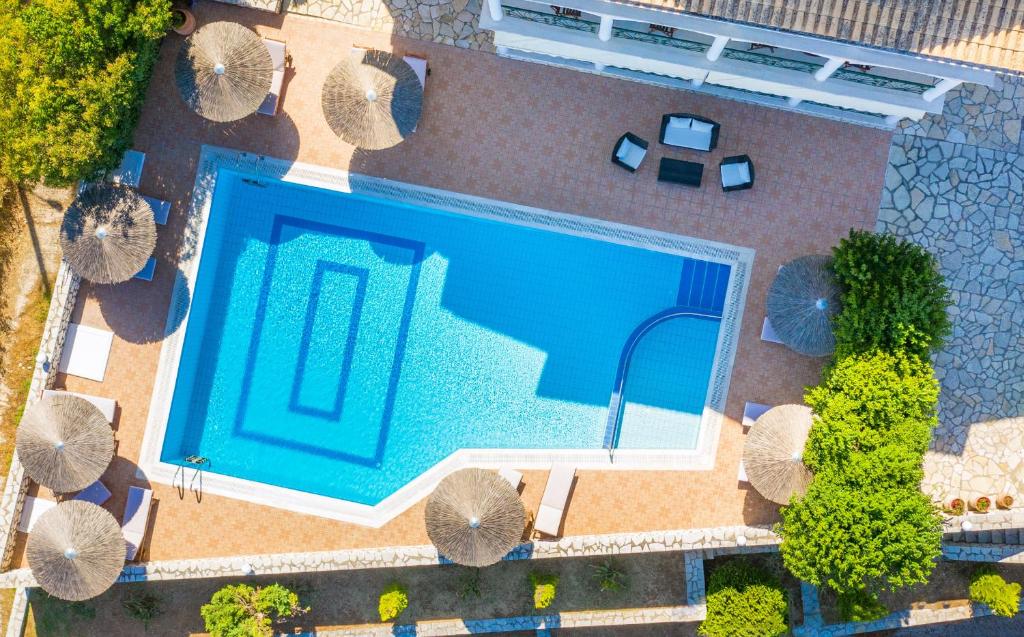 Bazén v ubytovaní Niver Luxury Suites alebo v jeho blízkosti
