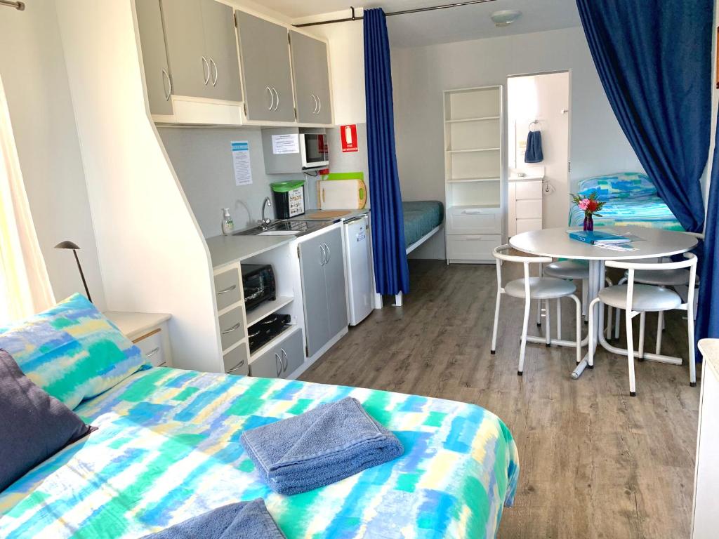Kuchyň nebo kuchyňský kout v ubytování Emu Bay Holiday Homes