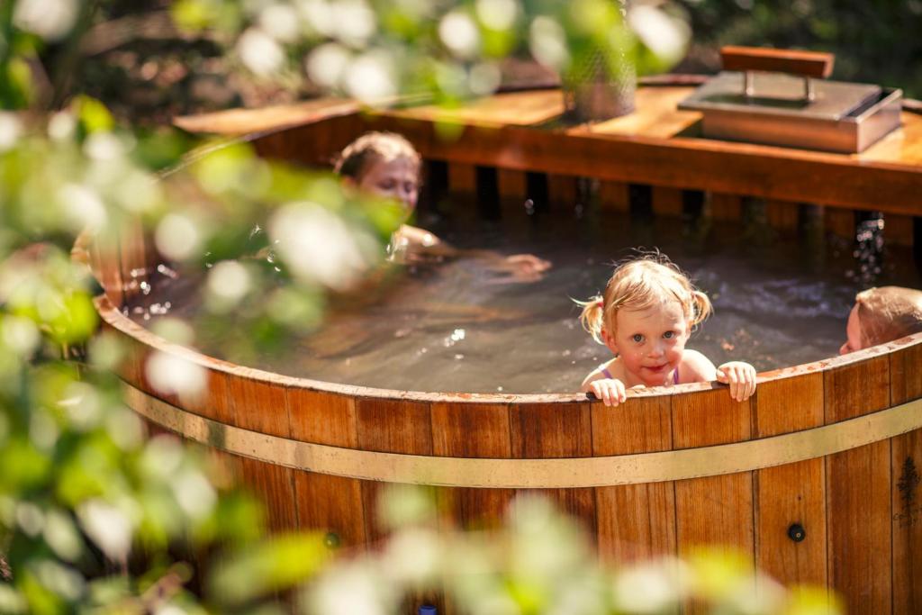 a couple of children in a hot tub at Treehouse Stvořidla in Světlá nad Sázavou