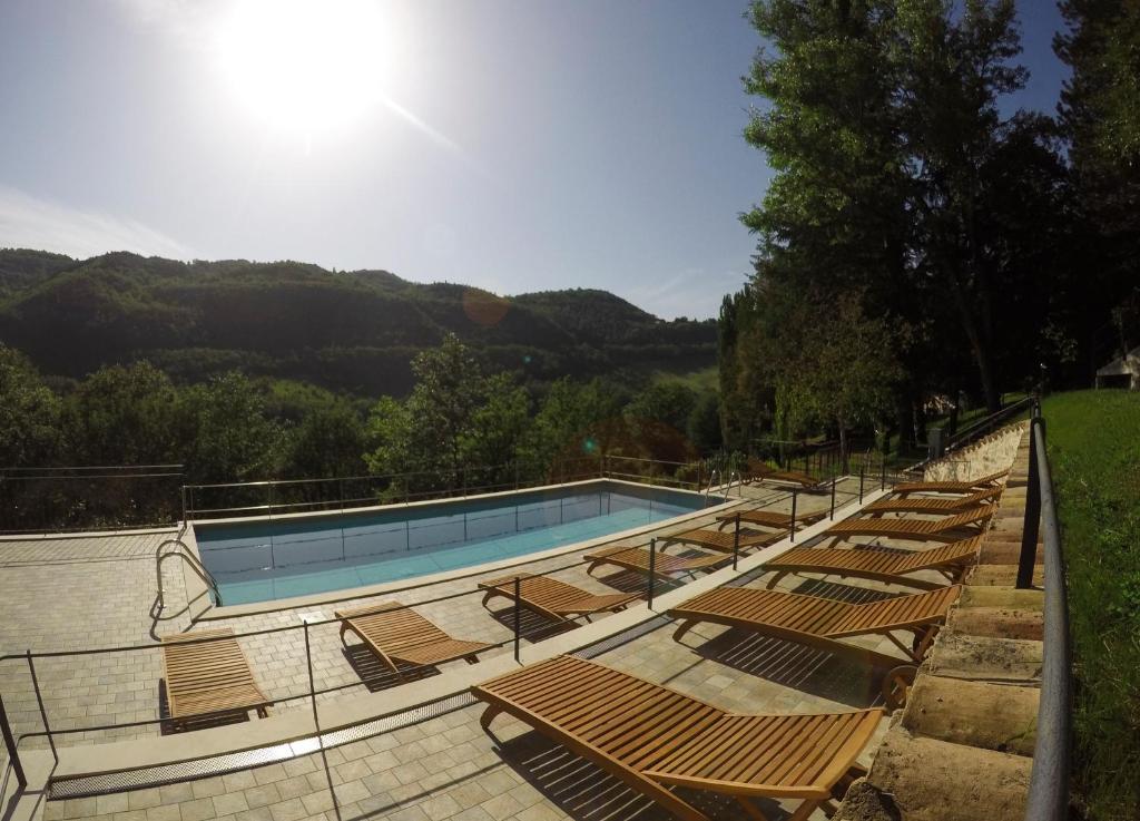 Bazén v ubytování Convento di Acqua Premula nebo v jeho okolí