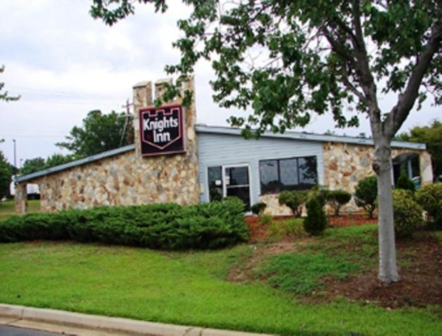 a house with a sign that reads repair inn at Knights Inn - Columbia in Columbia