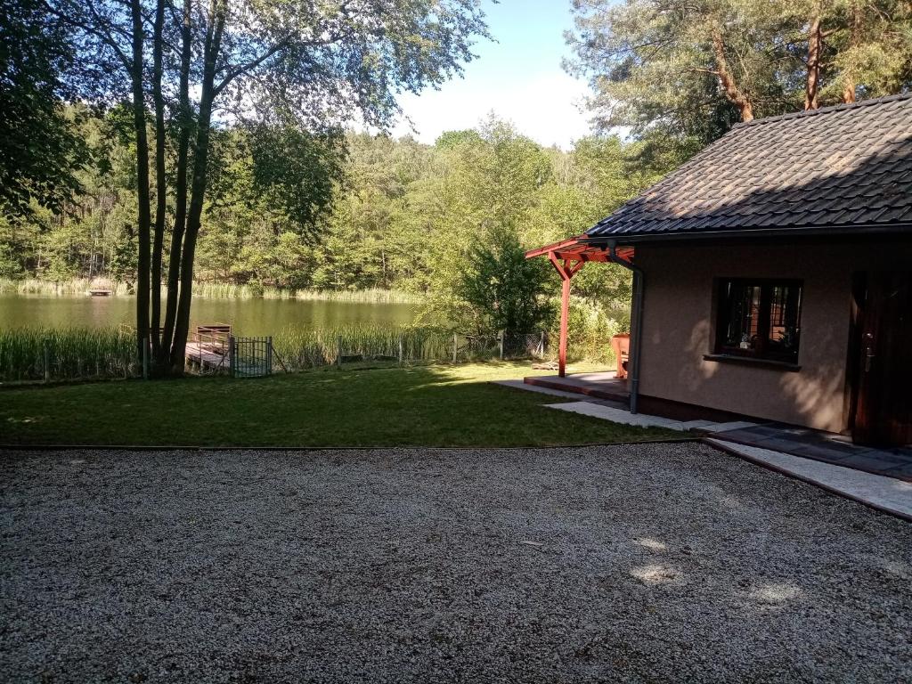 Urokliwy Domek nad Brzegiem Jeziora - Casa De Dos Dormitorios