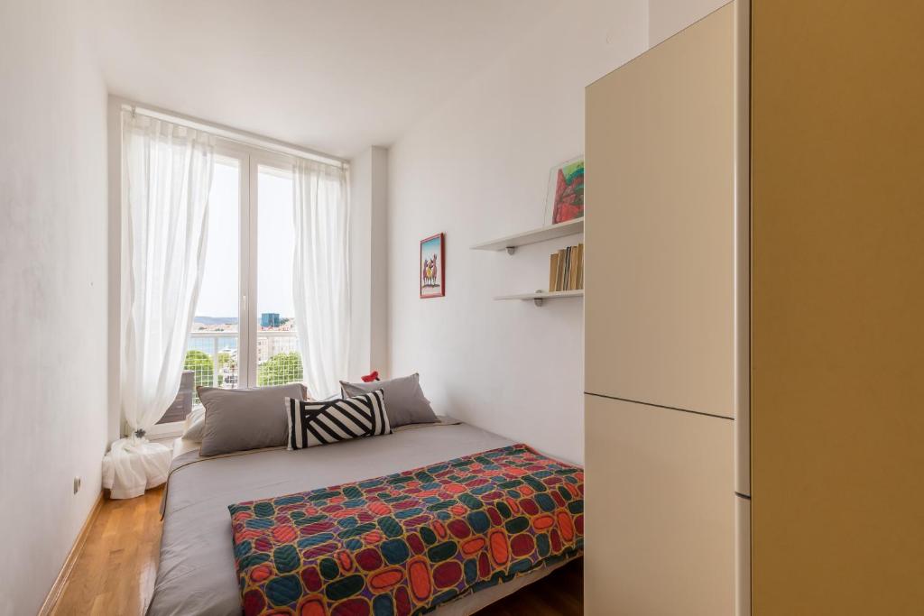 Posteľ alebo postele v izbe v ubytovaní 5th FLOOR Apartment- Harborview