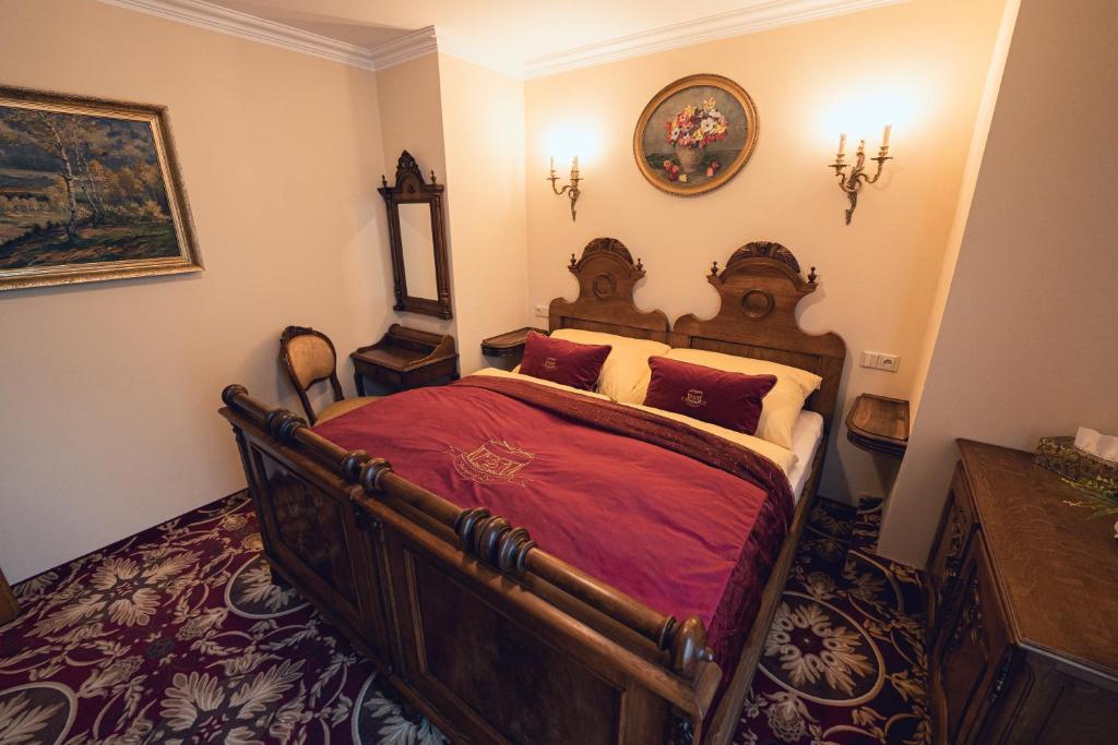 Postel nebo postele na pokoji v ubytování Hotel Svatojánský Dvůr