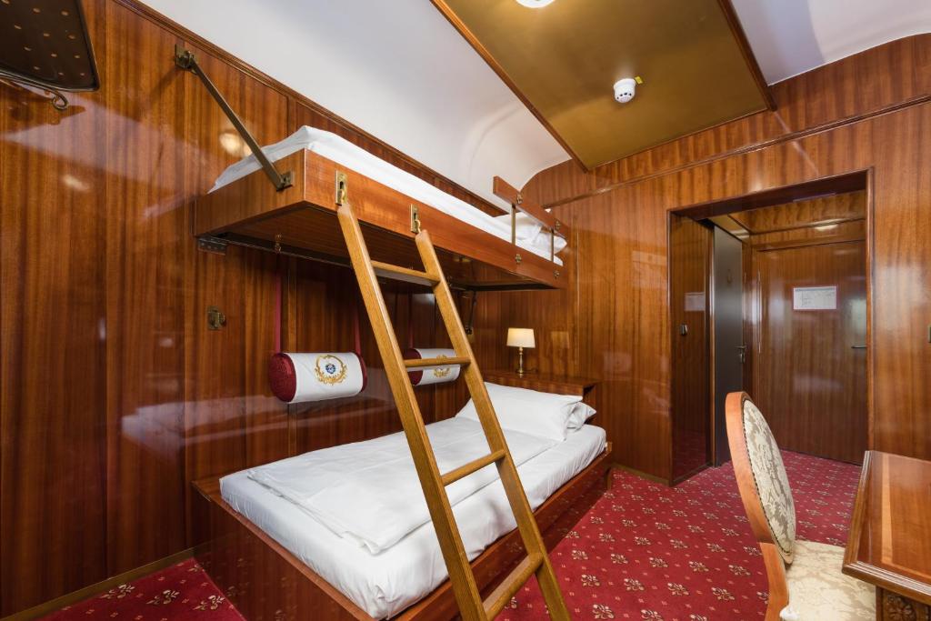 Postel nebo postele na pokoji v ubytování Hôtel du Train