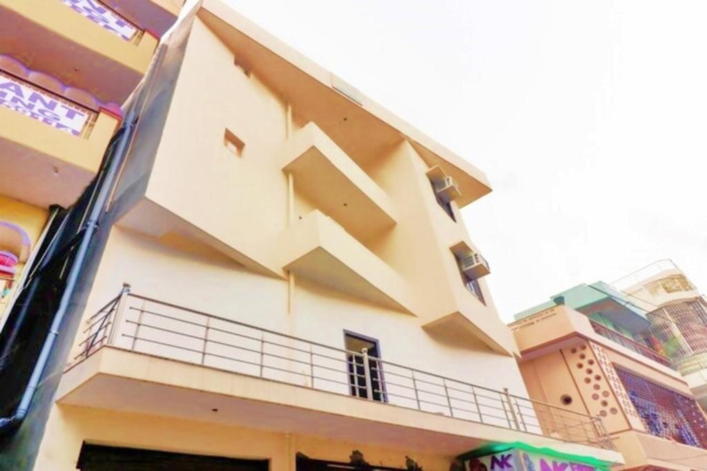 a building with a balcony on the side of it at Hotel Station View Mughalsarai by ShriGo Hotels in Mughal Sarāi