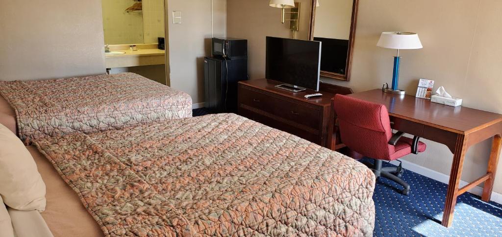 TV a/nebo společenská místnost v ubytování Brooks Motel