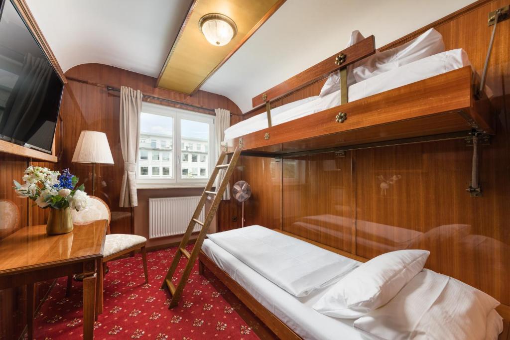 Postel nebo postele na pokoji v ubytování Hôtel du Train
