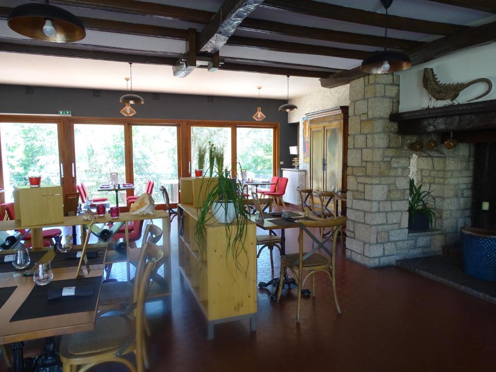 Restaurace v ubytování Hôtel Ambroise