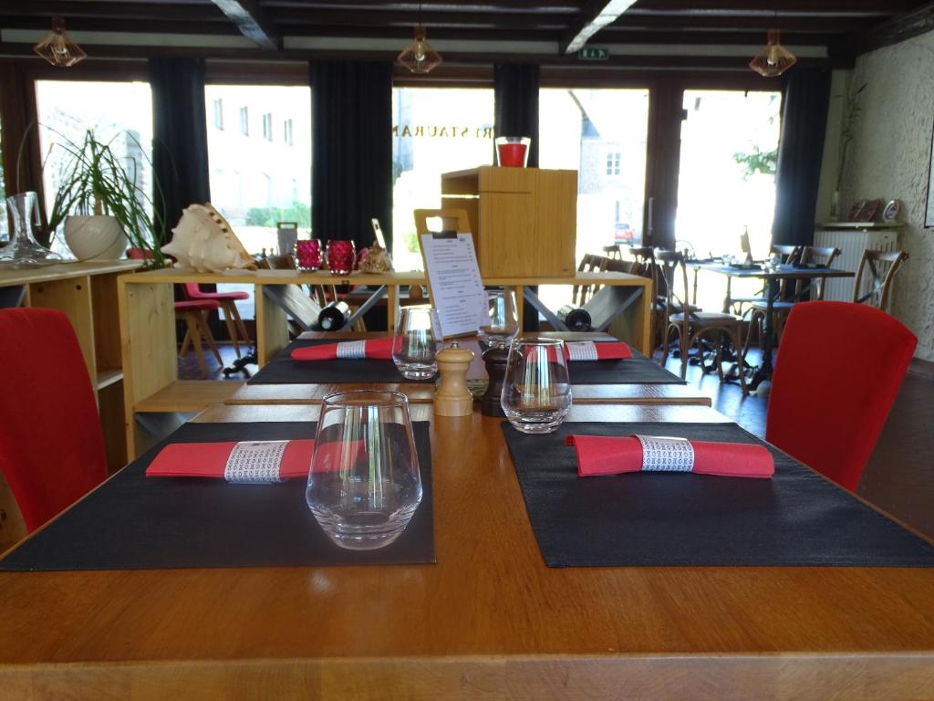 Nápoje v ubytování Hôtel Ambroise