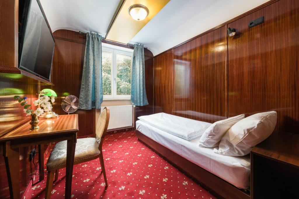 TV a/nebo společenská místnost v ubytování Hôtel du Train