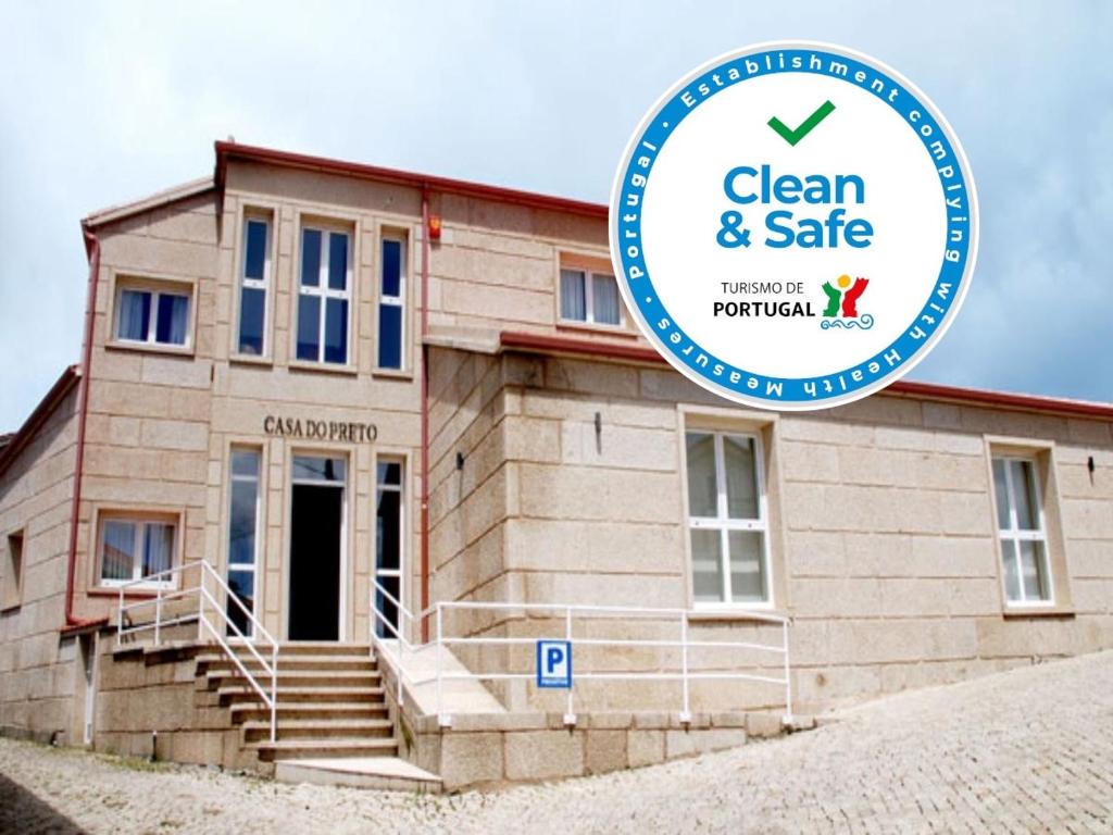 a building with a sign that says clean and safe at Casa do Preto in Pitões das Júnias