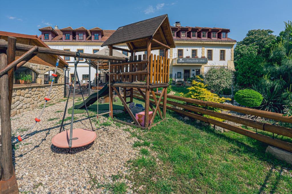 Herní místnost nebo prostor pro děti v ubytování Hotel Svatojánský Dvůr