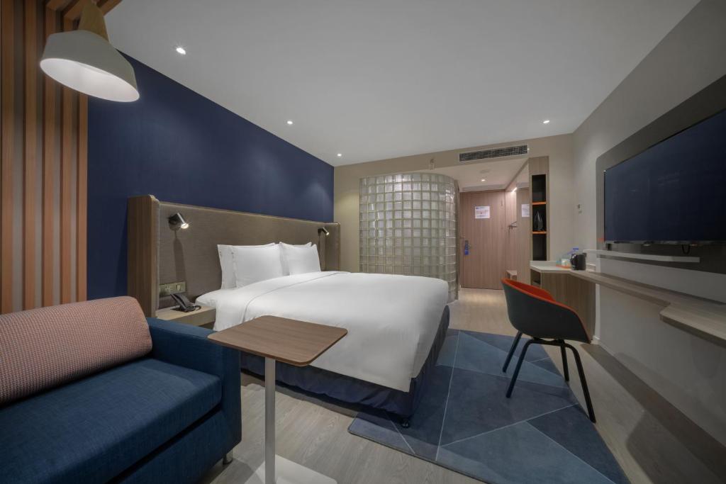 Postel nebo postele na pokoji v ubytování Holiday Inn Express Shanghai Jinqiao Central by IHG