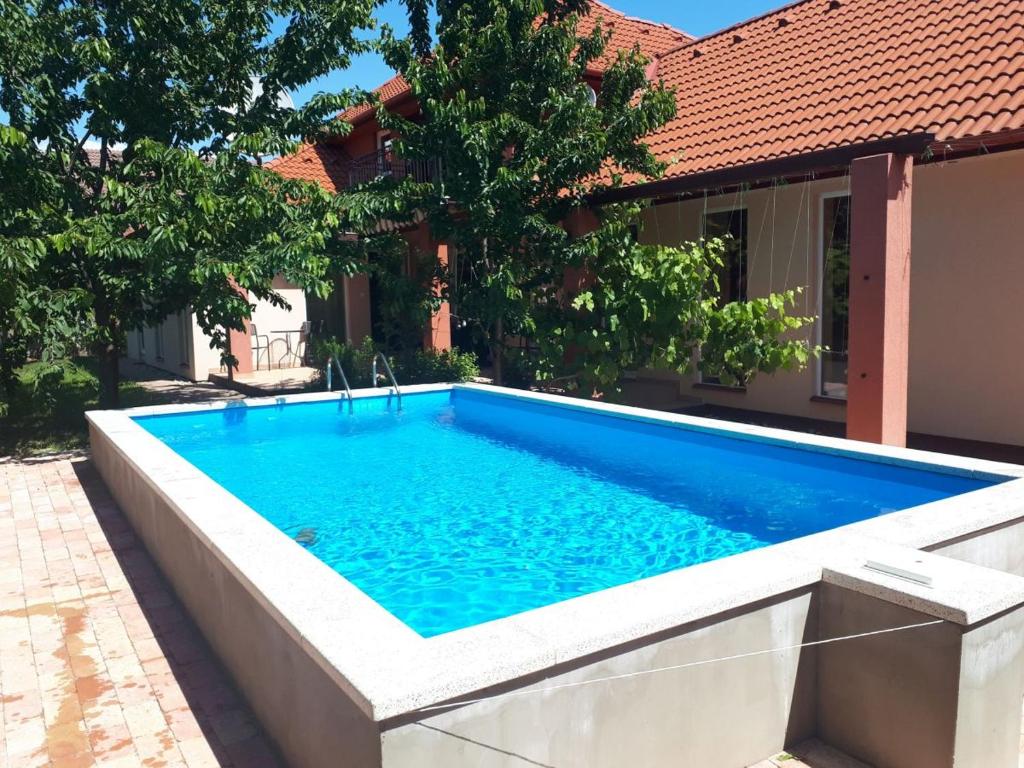 The swimming pool at or close to Ferienhaus Judit