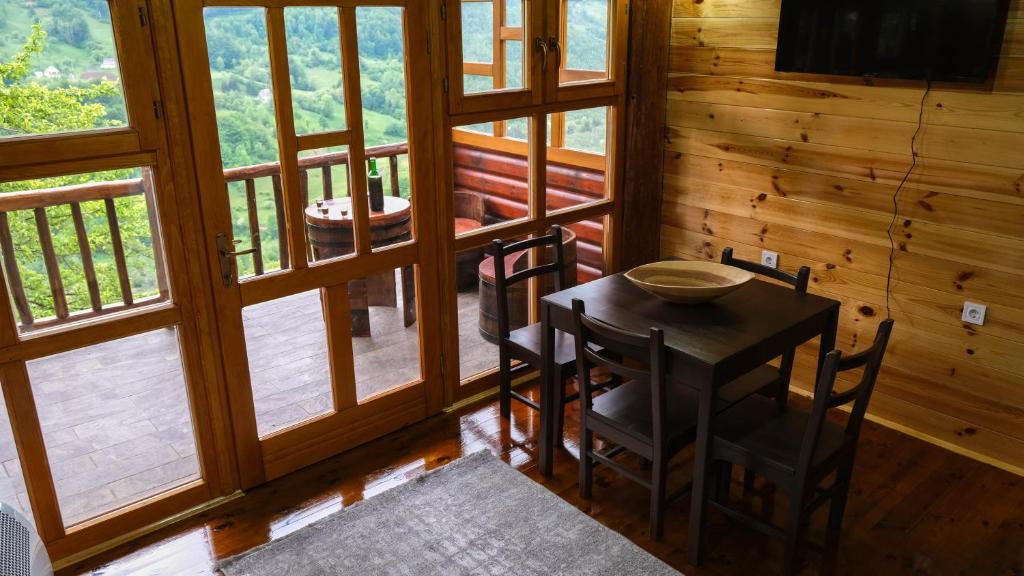 Balkón nebo terasa v ubytování FERN FARM ECO RESORT