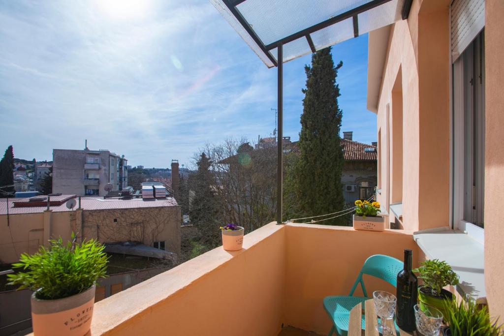 Balkon lub taras w obiekcie Polai Panorama Apartments with FREE Parking