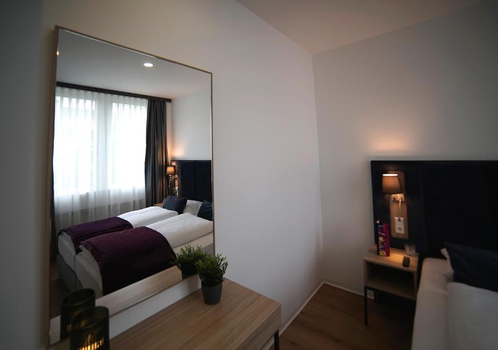 Postel nebo postele na pokoji v ubytování DIWOTEL by Trip Inn Frankfurt Airport Dreieich