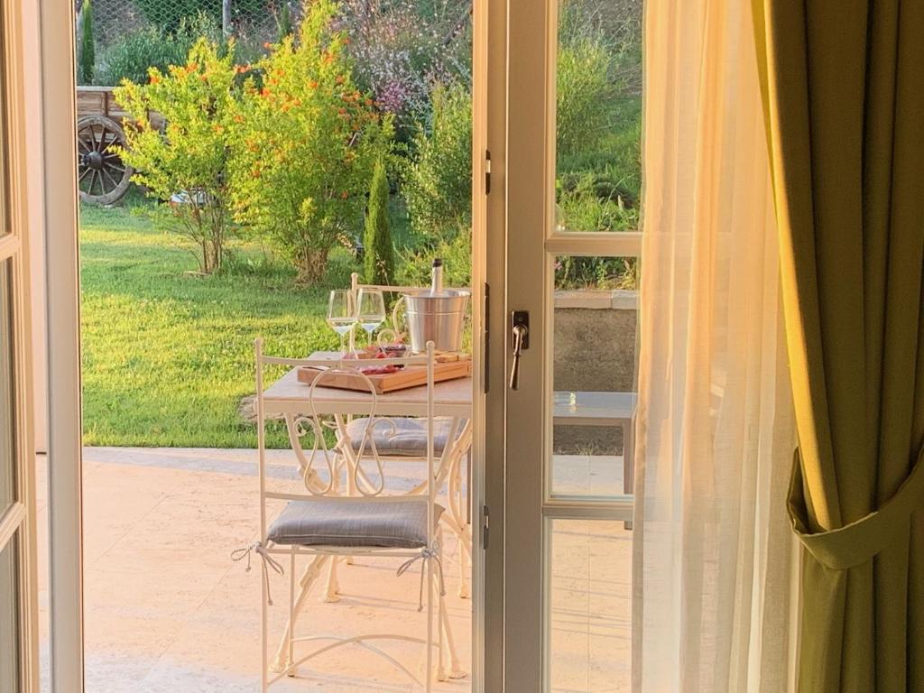A garden outside Relais dei Molini - Villa dei Molini