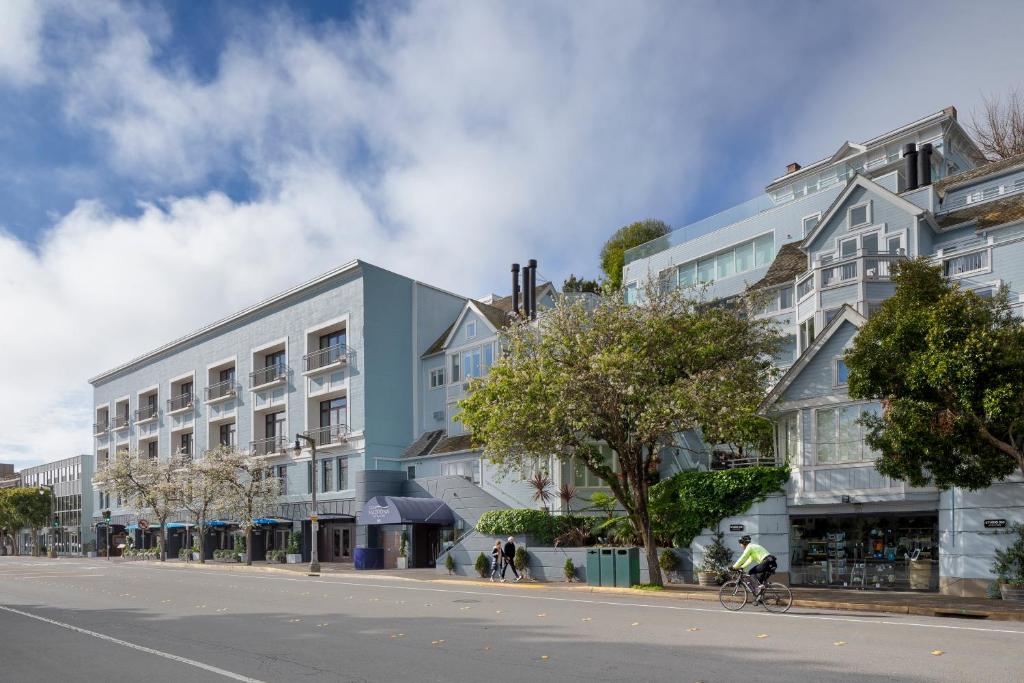 Casa Madrona Hotel and Spa photo