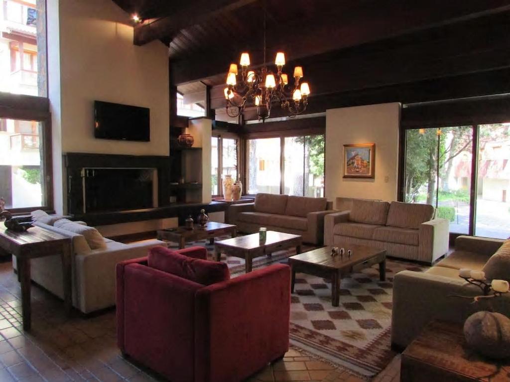 VILLA 306 - COBERTURA 3 DORM. EM COND. C/ PISCINA JUNTO AO CENTRO  VILLA 306 - COBERTURA 3 DORM. EM COND. C/ PISCINA JUNTO AO CENTRO