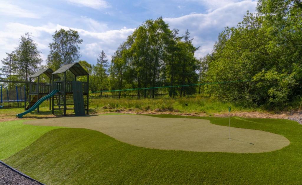 Herní místnost nebo prostor pro děti v ubytování Lakeside retreat