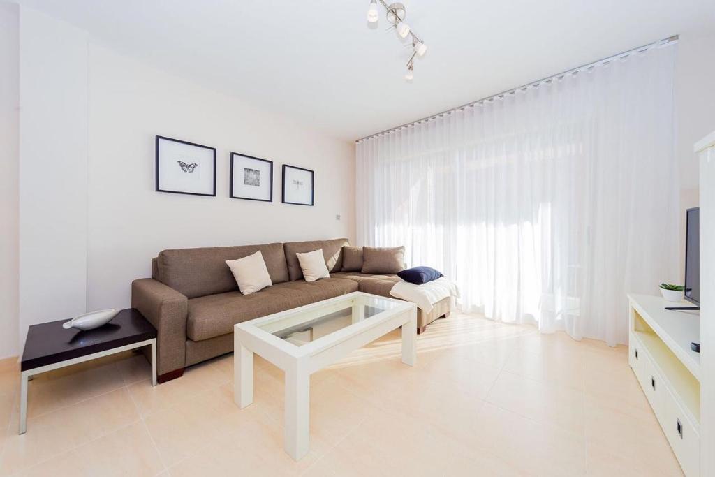 TV a/nebo společenská místnost v ubytování Шикарная квартира на первой линии -Luxury apartment on the first line sea