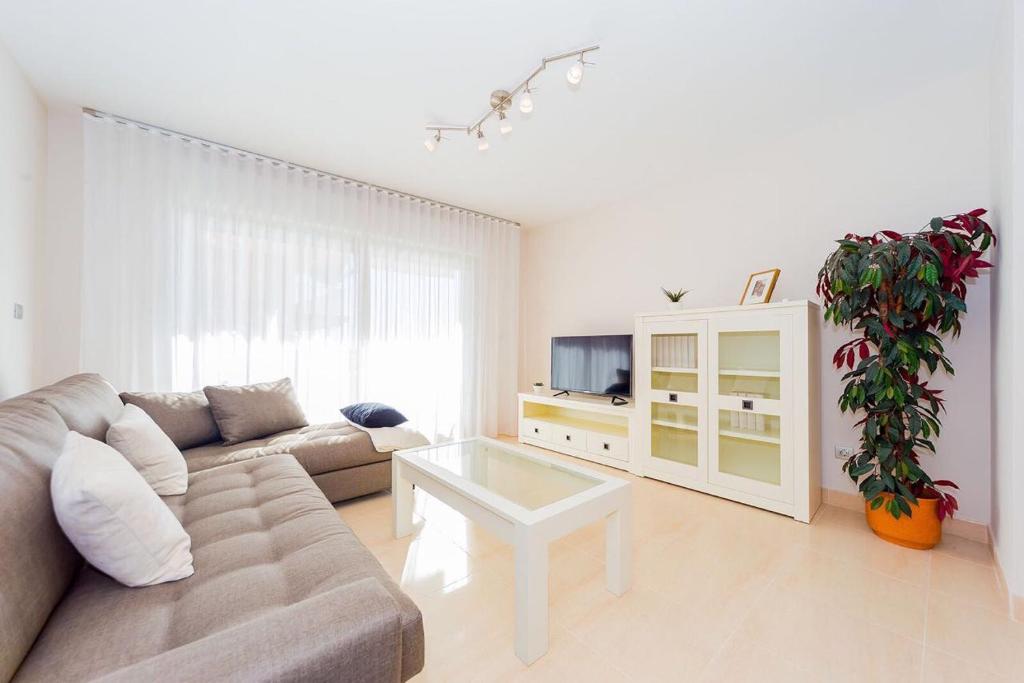 TV a/nebo společenská místnost v ubytování Шикарная квартира на первой линии -Luxury apartment on the first line sea