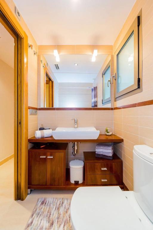 Koupelna v ubytování Шикарная квартира на первой линии -Luxury apartment on the first line sea