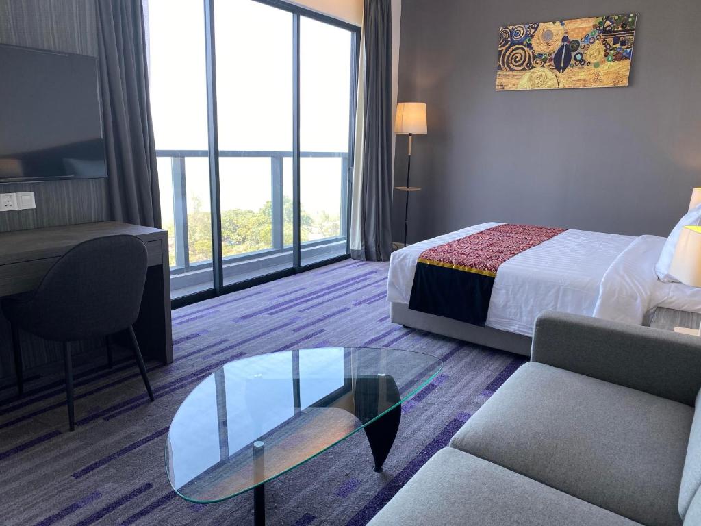 Postel nebo postele na pokoji v ubytování Bahang Bay Hotel
