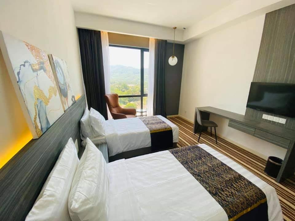 Postel nebo postele na pokoji v ubytování Bahang Bay Hotel