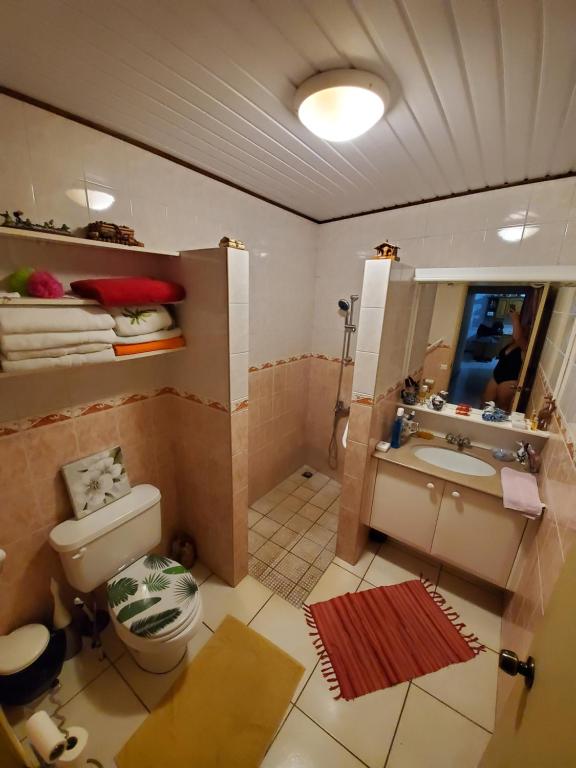 Private Room in our Home Stay by Kohutahia Lodge, 7 min by car to airport and town - photo 3 - Tahiti, Polynésie