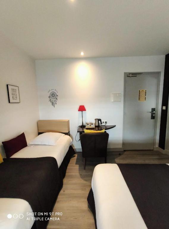 Postel nebo postele na pokoji v ubytování Celtic Hotel
