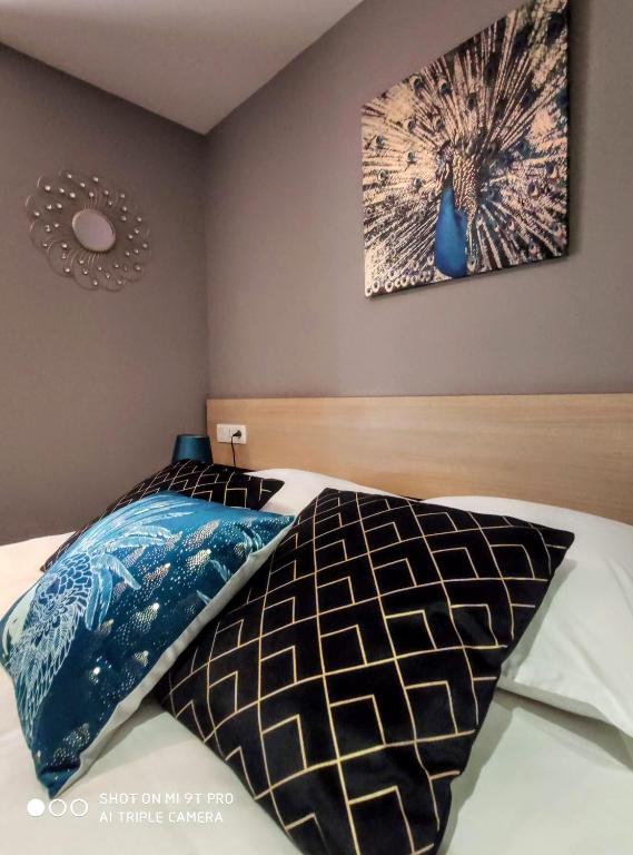 Postel nebo postele na pokoji v ubytování Celtic Hotel