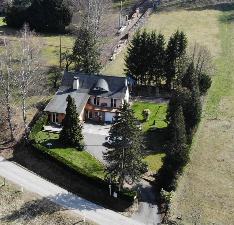 an aerial view of a house with a driveway at Le Wineck in Dambach